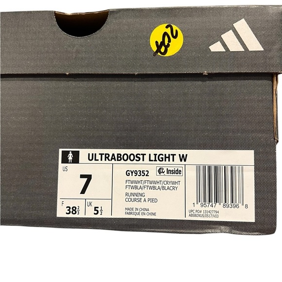 NIB Adidas Women’s Ultra Boost 22 Running Sneakers in White in size 7 - Picture 11 of 12